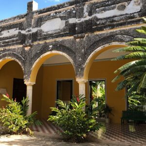 Hacienda-Yaxcopoil-patio-interior-3-by-Andrea-Mier-y-Teran-3